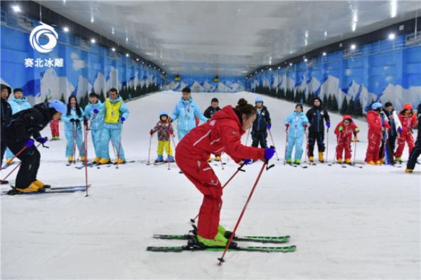 室內滑雪場.jpg