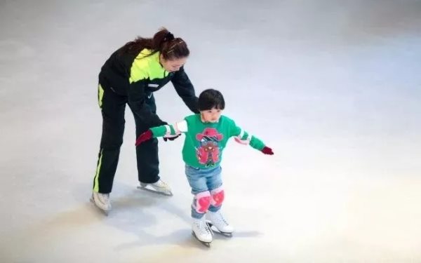 附近滑冰場
